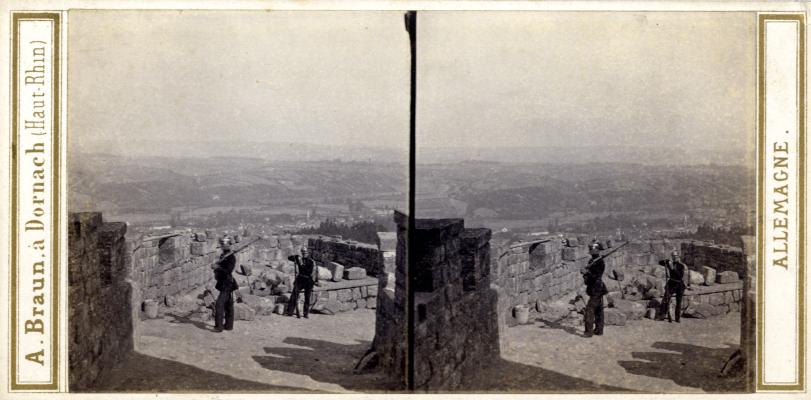 Blick von der Zugbrücke auf die im Bau befindliche Zinnenmauer, Adolphe (Samuel) Braun, 1863/1864