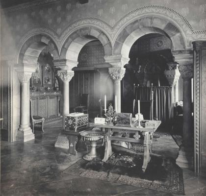 Abb. 5 Salon des Großherzogs mit dem Minnesängerschrank im Obergeschoss der Neuen Kemenate der Wartburg, Königlich Preußische Meßbildanstalt, 1897/1898