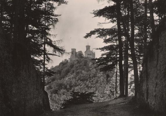 Abb. 5: Blick von der Blidenstatt an der Eisenacher Burg auf die Wartburg, anonym (Hans Lucas von Cranach?), vor 1929