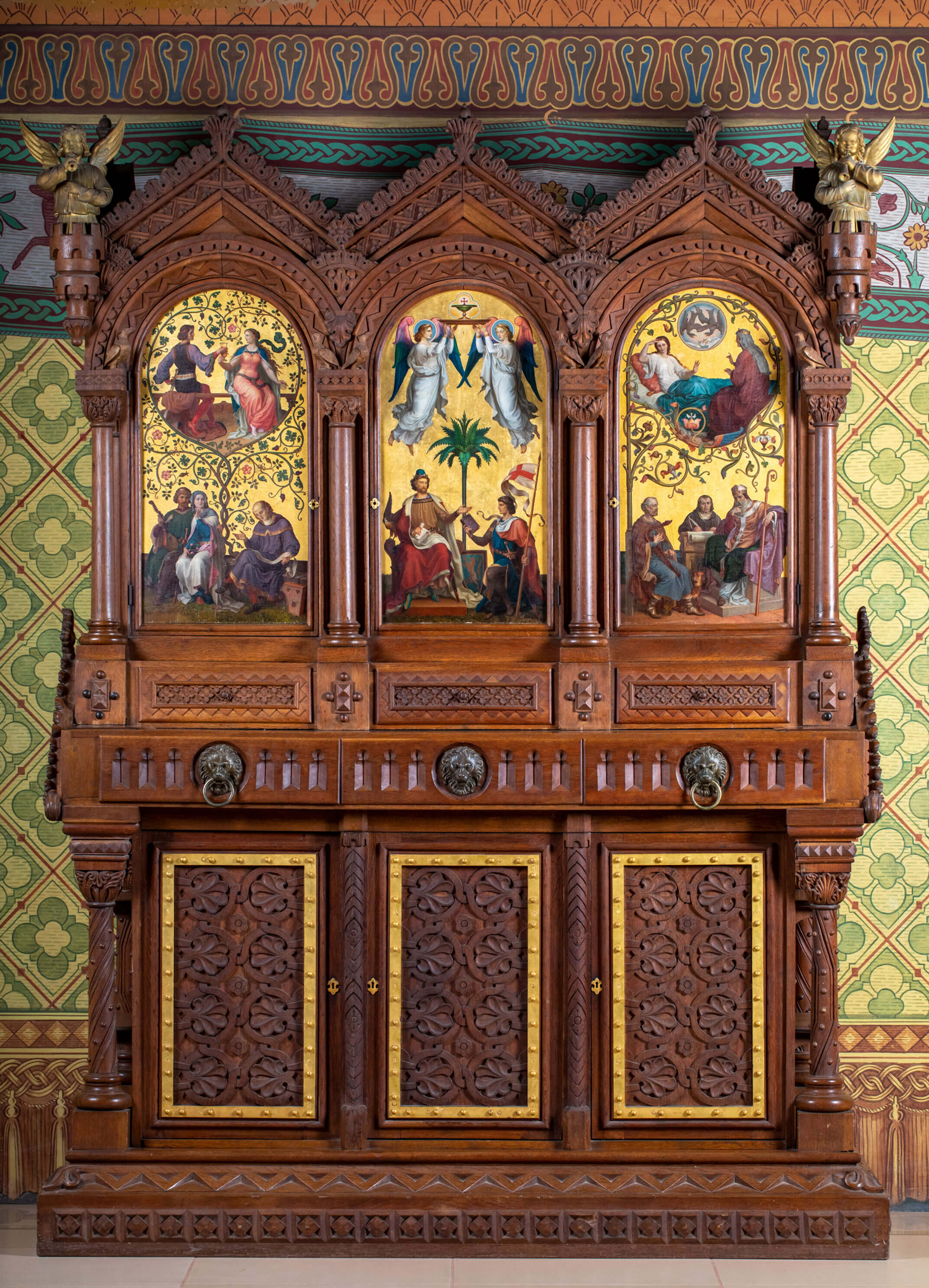 Abb. 1 Der sog. Minnesängerschrank im Sängersaal des Palas der Wartburg, 1858